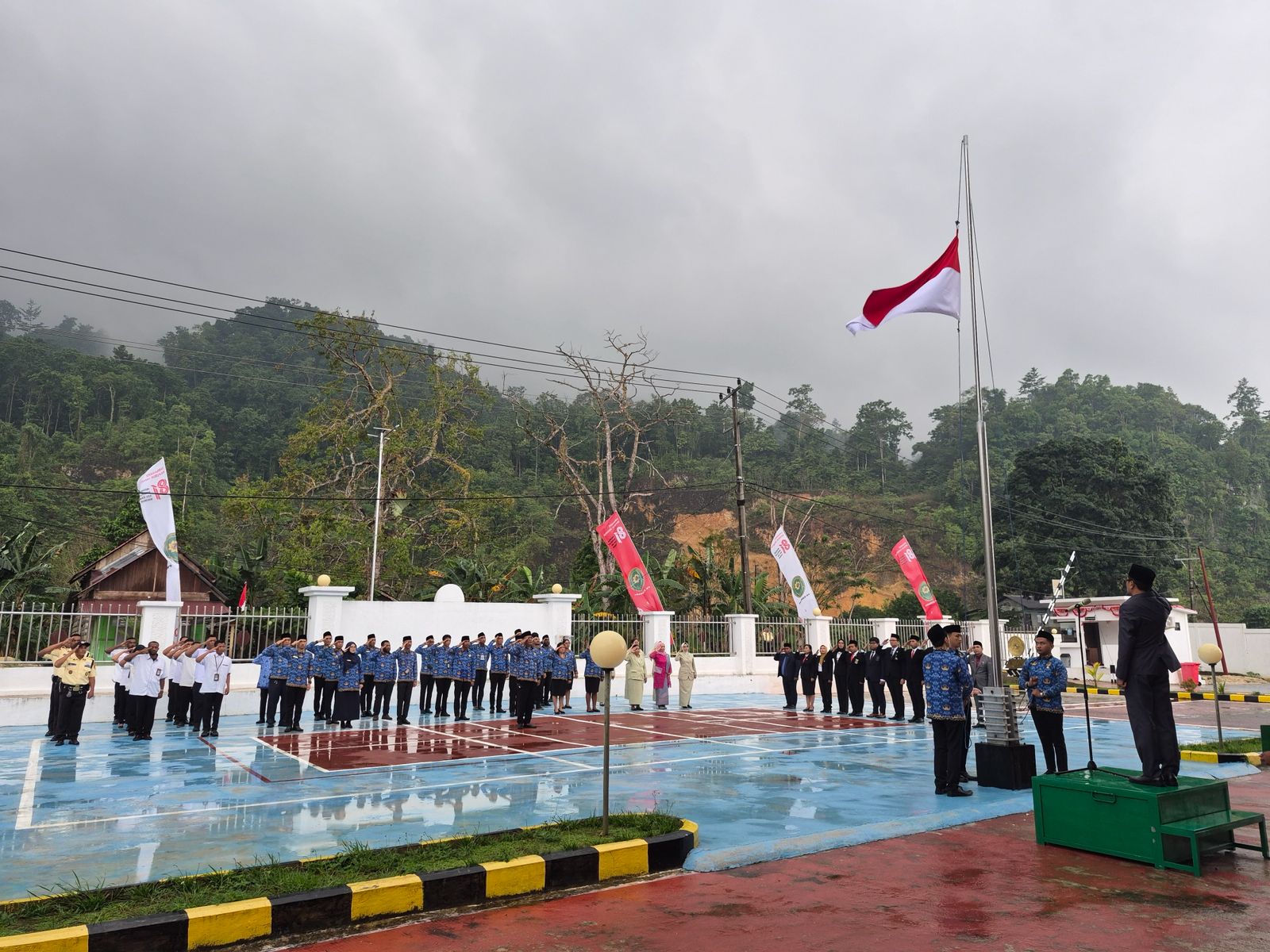 Pengadilan Negeri Kaimana Laksanakan Upacara Bendera HUT ke-81 Kemerdekaan RI
