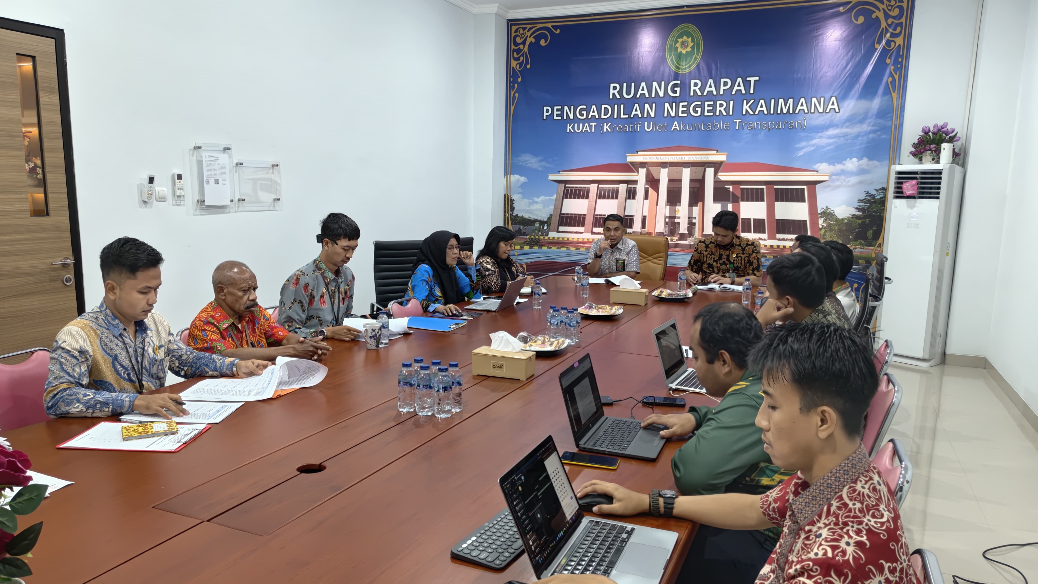 Sosialisasi dan Monitoring Evaluasi (Monev) Surat Tercatat Pengadilan Negeri Kaimana bersama PT Pos KCP Kaimana dan PT Pos KC Sorong